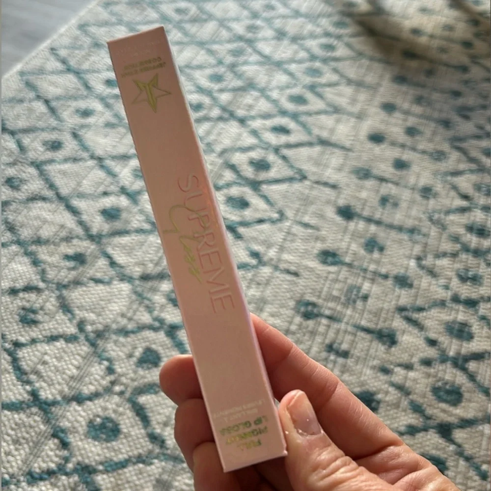 Everybody Knows Supreme Gloss by Jeffree Star - New in Box